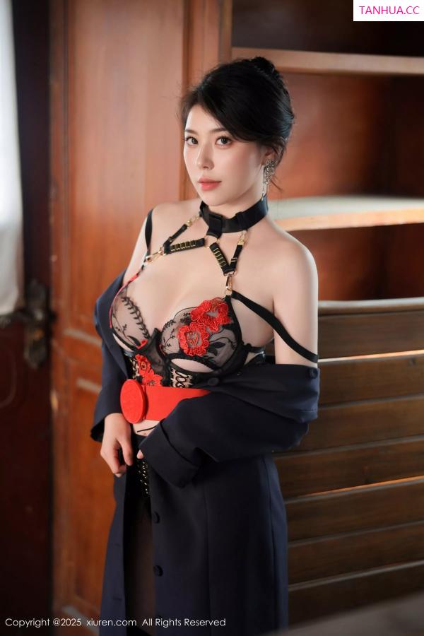 白茹雪  [XiuRen]高清写真图 2025.04.15 No.10155 白茹雪abby 空姐制服第26张图片